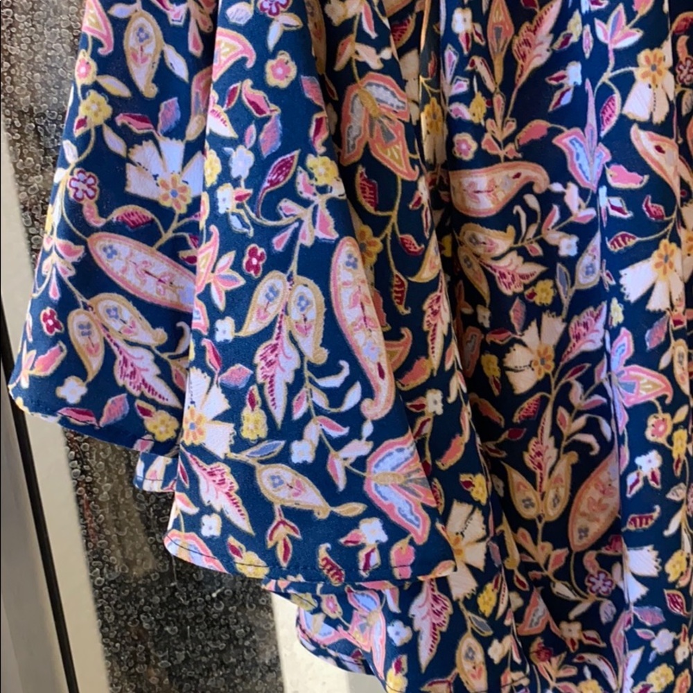LC LAUREN CONRAD Bell Sleeve Print Top Size Small - Picture 5 of 11
